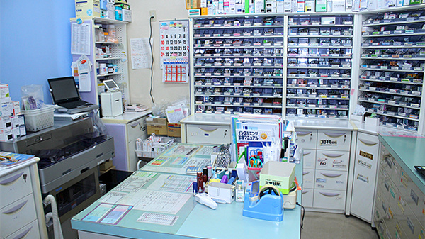 中央薬局　江曽島店の調剤室