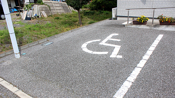 中央薬局　寺内店の駐車場