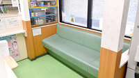 ぷれも薬局六条店の待合スペース