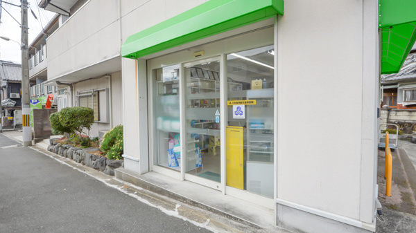 オクノ薬局の入口