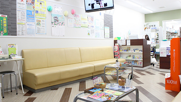 コトブキ薬局　奈良店の待合スペース