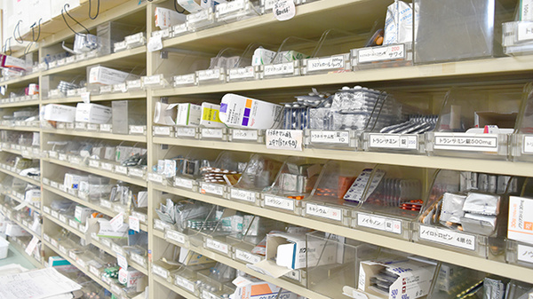サン薬局　五位堂店の薬棚