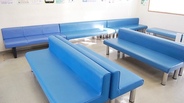 サン薬局　桜井西店の待合スペース