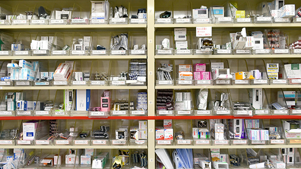 サン薬局　神宮東店の薬棚