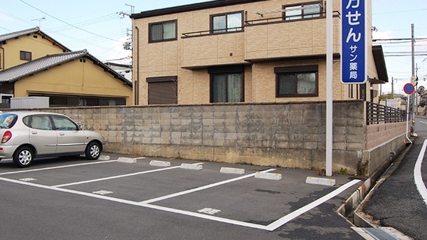 サン薬局　平松店の駐車場