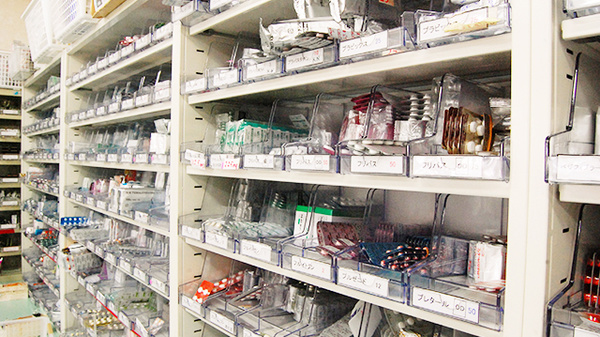 サン薬局 三室店の薬棚