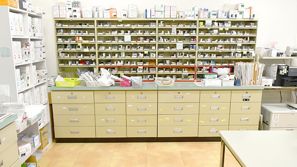 サン薬局　東山店の調剤室