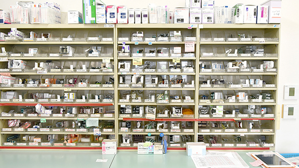 サン薬局　東山店の薬棚