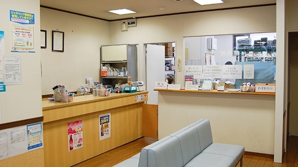 サン薬局　八木駅前店の受付/カウンター