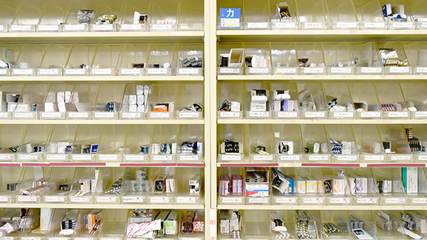 サン薬局　平群店の薬棚