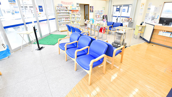 クオール薬局下若店の待合スペース
