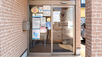 チューリップ旭ヶ丘薬局の入口