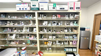 チューリップ古沢薬局の薬棚