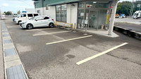 チューリップ古沢薬局の駐車場