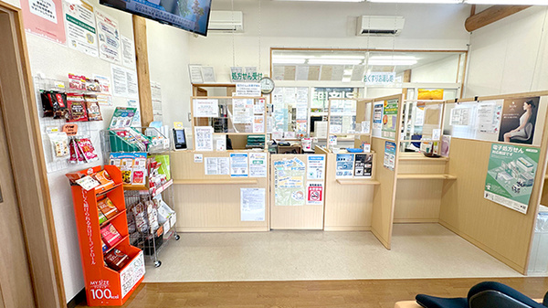 チューリップ呉羽薬局の受付/カウンター