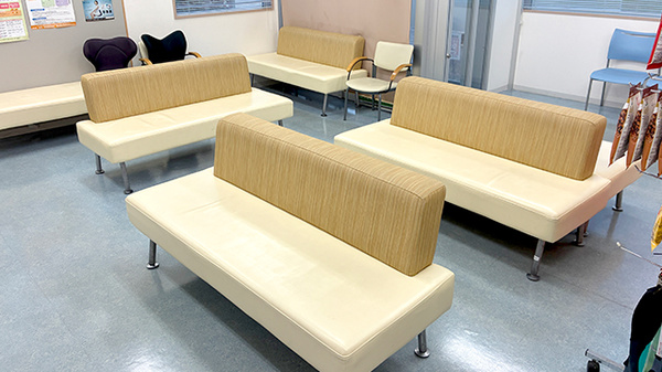 チューリップ新湊薬局の待合スペース