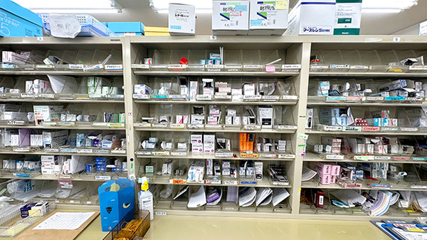 チューリップ大泉本町薬局の薬棚