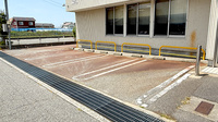 チューリップ牧野薬局の駐車場