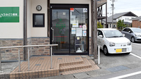 チューリップみどり薬局の入口