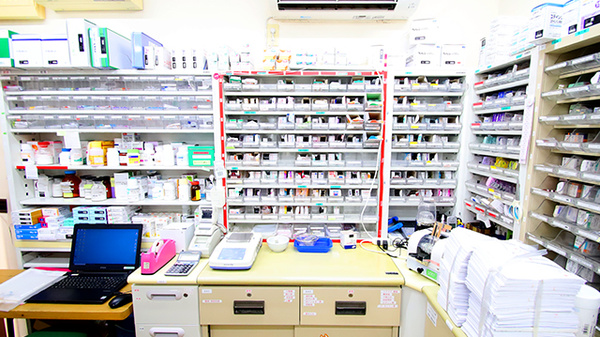 にしき調剤薬局の薬棚