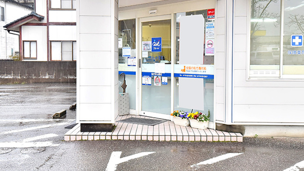 クオール薬局大東店の入口