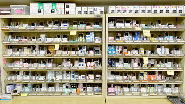 さかい調剤薬局の薬棚