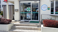 サカモト調剤薬局の入口