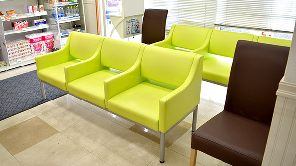 サンキュー薬局　中間中央店の待合スペース