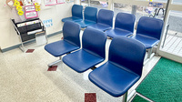 サンキュー薬局　下上津役中尾店の待合スペース