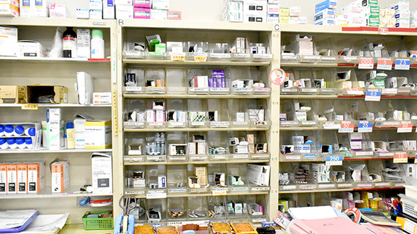 サンキュー薬局　錦町店の薬棚