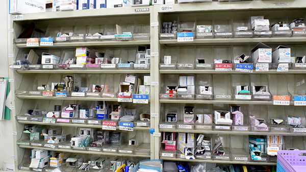 サンキュー薬局　庄司店の薬棚