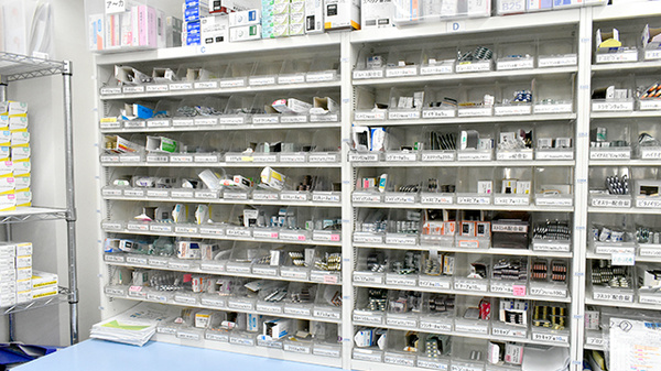 サンキュー薬局　桟橋通り調剤センターの薬棚