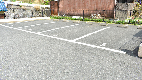サンキュー薬局　長谷店の駐車場