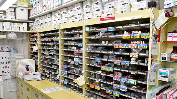 サンキュー薬局　片野店の薬棚