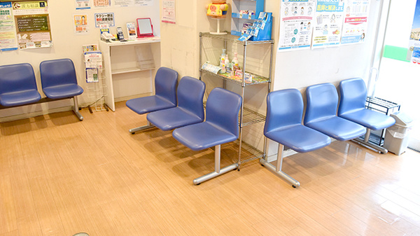サンキュー薬局　昭和町店の待合スペース