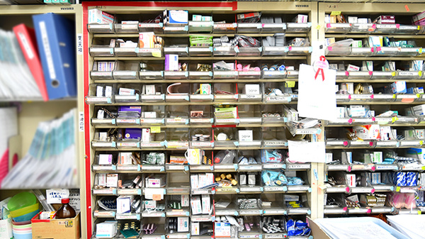 新生堂薬局　平尾店の薬棚