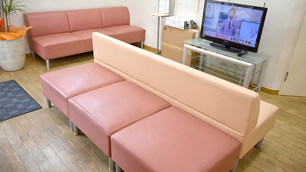 新生堂薬局　済生会二日市病院前店の待合スペース