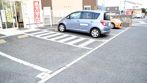 タカサキ薬局吉田店の駐車場
