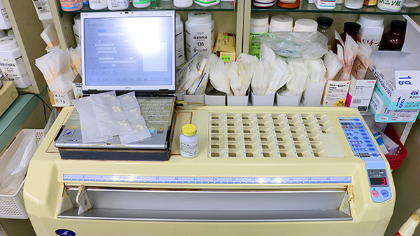 上白水薬局の調剤器具