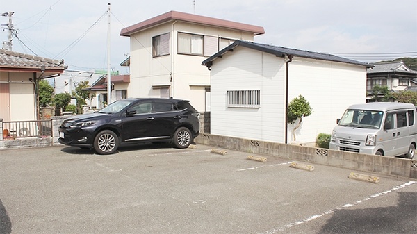 ニック調剤薬局日の里店の駐車場
