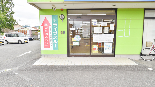 ファミリー薬局来春店の入口