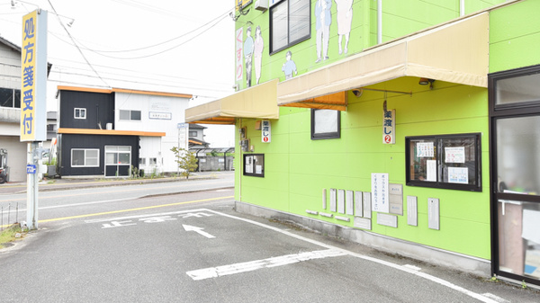 ファミリー薬局来春店のドライブスルー