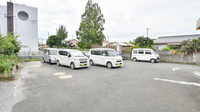 ファミリー薬局来春店の駐車場