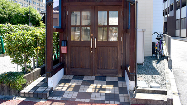 平成堂薬局上宮永店の入口
