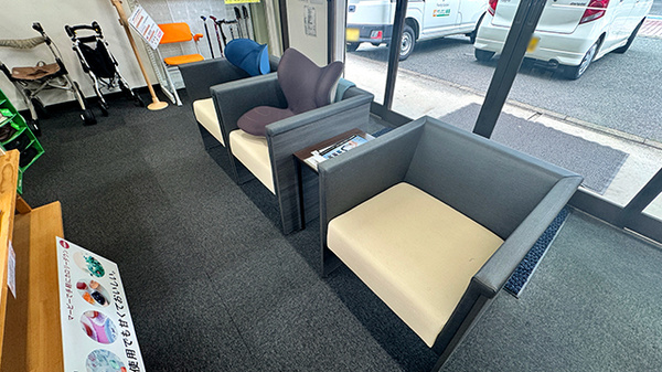 ペリカン在宅支援薬局の待合スペース