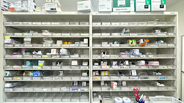 ペリカン在宅支援薬局の薬棚