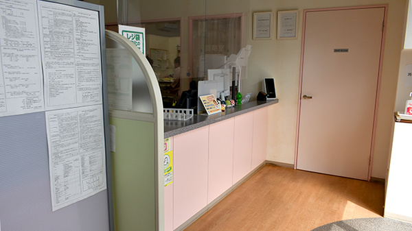 まんまる薬局（東郷調剤センター店）の受付/カウンター