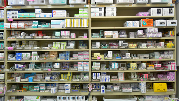 めぐみ調剤薬局病院前来春店の薬棚