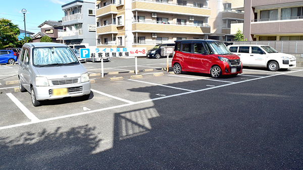 ライト薬局の駐車場