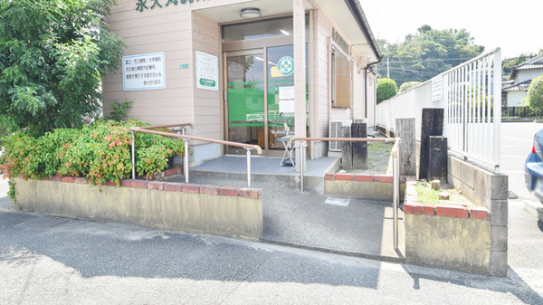 永犬丸調剤薬局の入口
